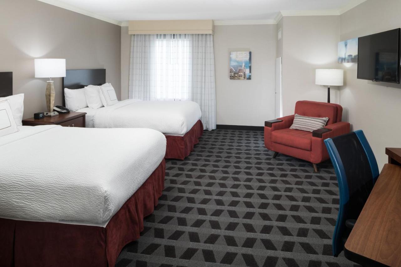 Studio Double Suite - Mobility/Hearing Accessible with Tub,1425554500:JPEG